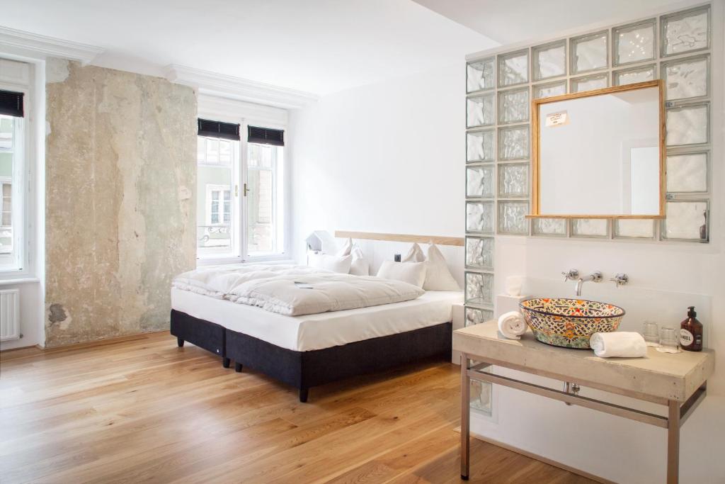 
Grand Independent Room
