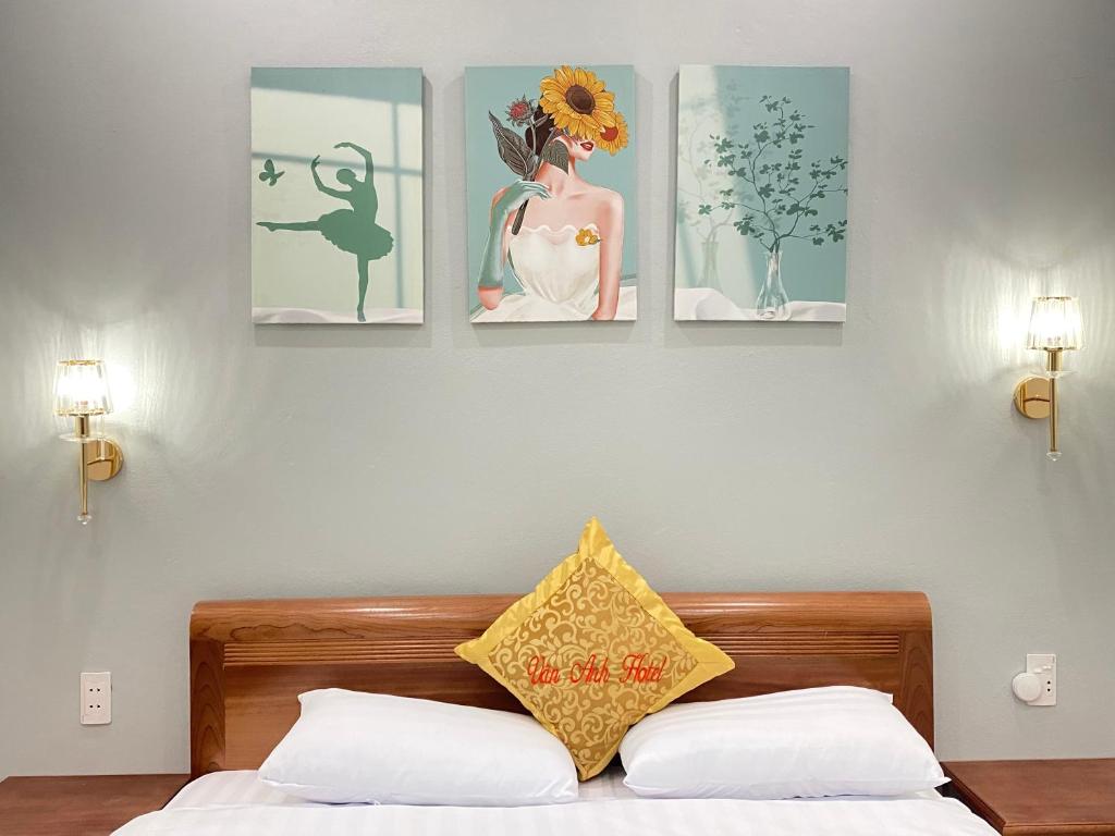 Postel nebo postele na pokoji v ubytování Van Anh Hotel - Restaurant