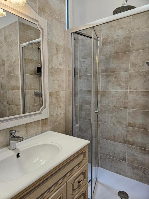 Resort del Roster - 1