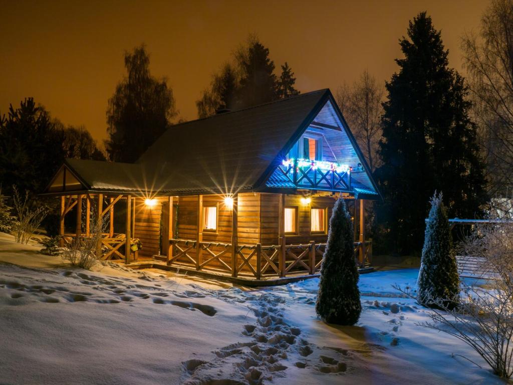 a log cabin in the snow at night at Domek w górach in Nowy Targ
