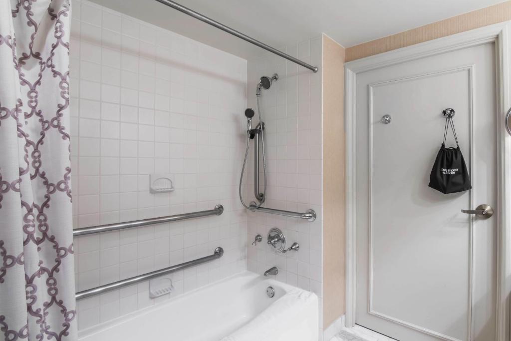 Omni Las Colinas Hotel - Salle Double De Premier Ordre Accessible Avec Deux Lits Doubles