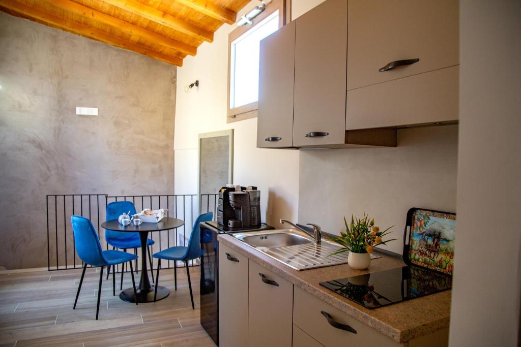 Kuchyň nebo kuchyňský kout v ubytování Fiore dei Templi - luxury suite experience
