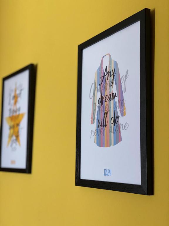 McGraths Hotel & Public Bar - Resim 36