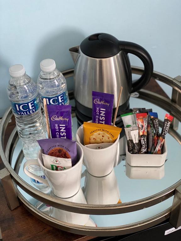 McGraths Hotel & Public Bar - Resim 4