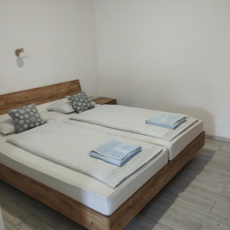 Postel nebo postele na pokoji v ubytování Apartmány 77