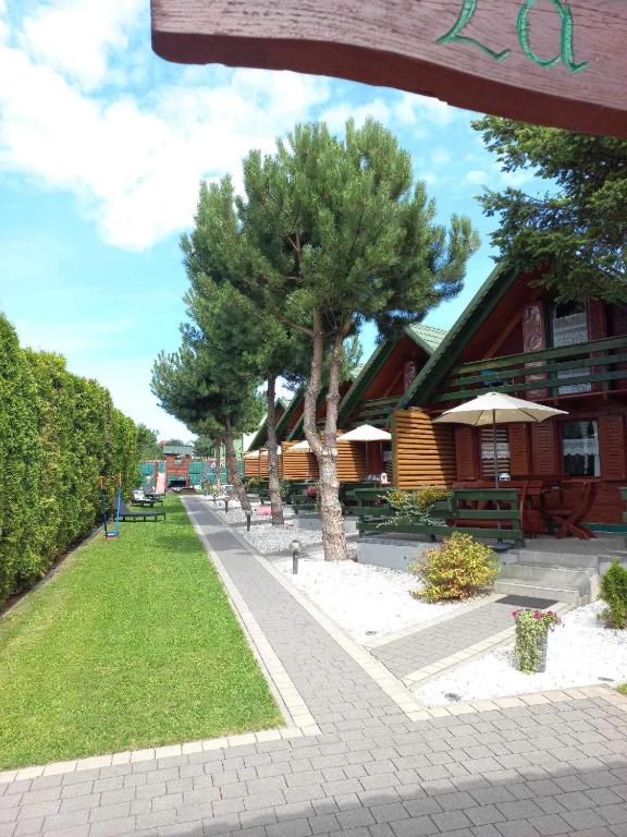 Vonkajšia záhrada v ubytovaní La Jolla Domki Drewniane
