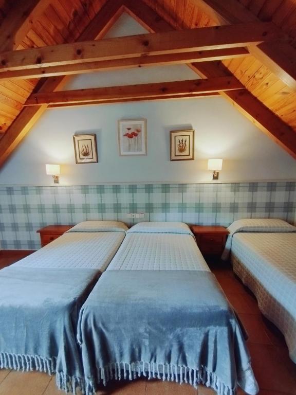 Postel nebo postele na pokoji v ubytování Hotel Ostau d'Òc