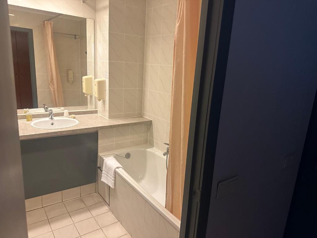 Hotel EUROPACITY - Resim 13