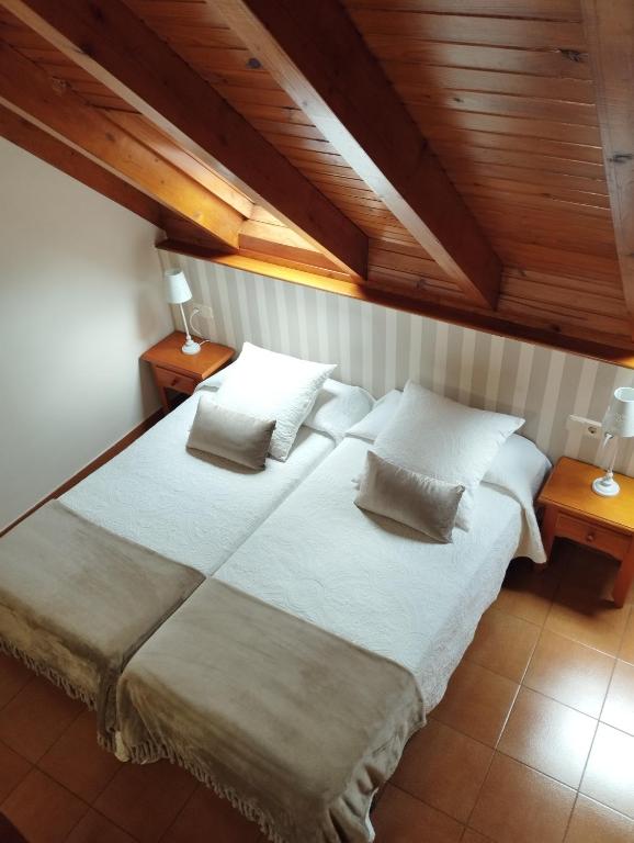 Postel nebo postele na pokoji v ubytování Hotel Ostau d'Òc