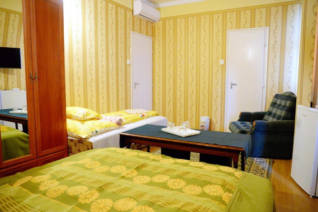 A bed or beds in a room at Jocó Panzió