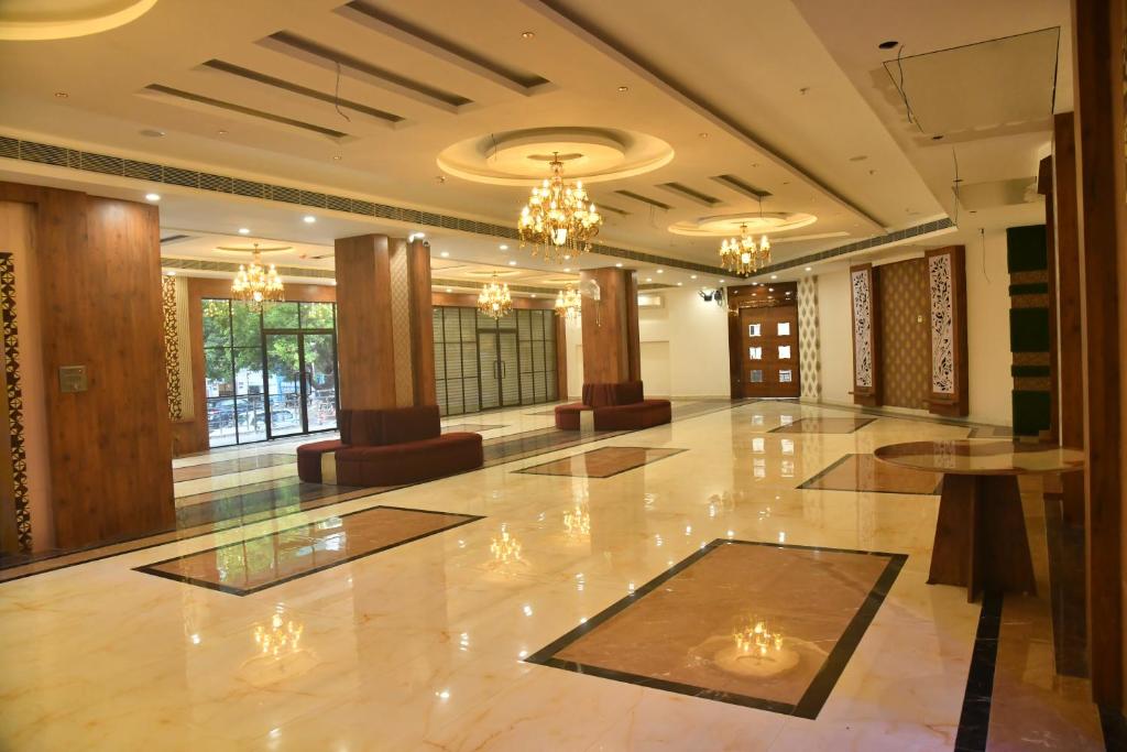 a large room with a lobby with chandeliers at City Square in Deoghar