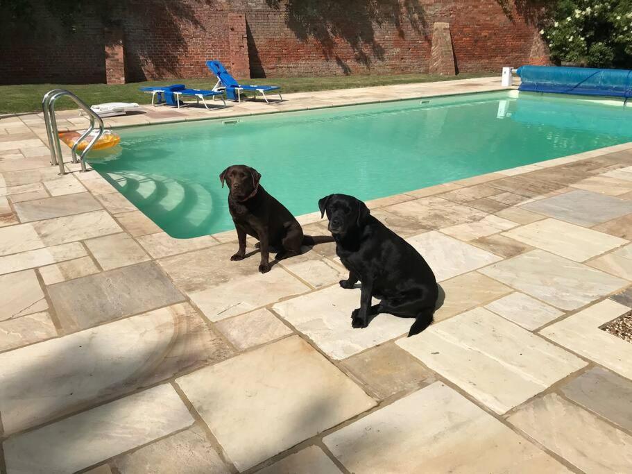 Wendover House Country Home with Beautiful Gardens, Pool & Sauna