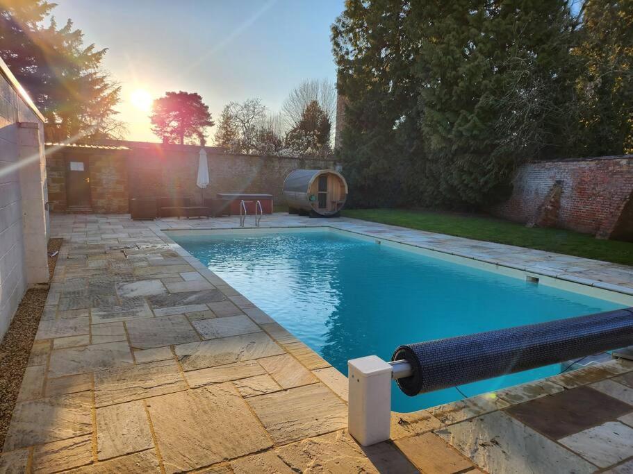Wendover House Country Home with Beautiful Gardens, Pool & Sauna