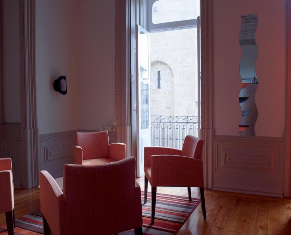 Uma área de estar em Serenata Hotel & Hostel Coimbra