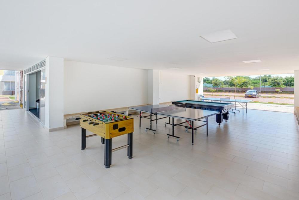 Stolní tenis v ubytování Apartamento en Peña Azul "La Aldea" Ricaurte, Cundinamarca nebo okolí