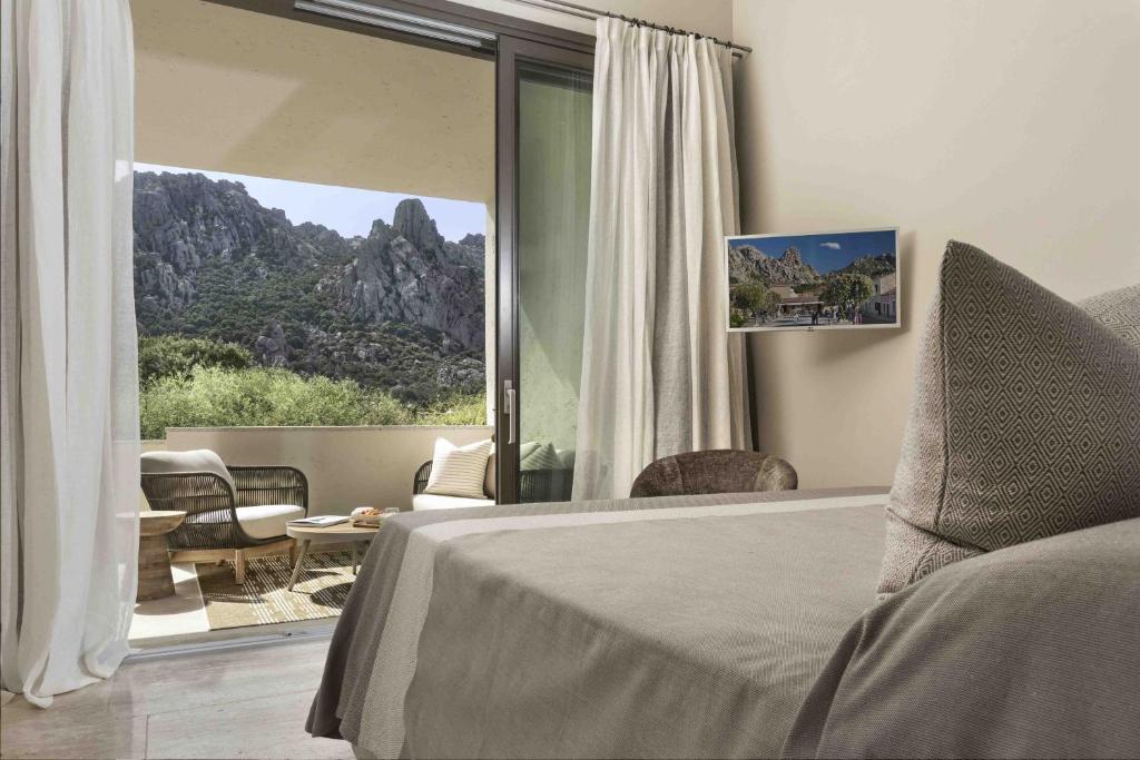 Nespecifikovaný výhled na hory nebo výhled na hory při pohledu z hotelu