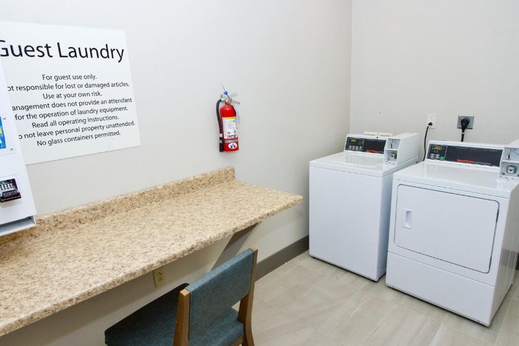 Holiday Inn Express Hotel & Suites St. Charles by IHG photo