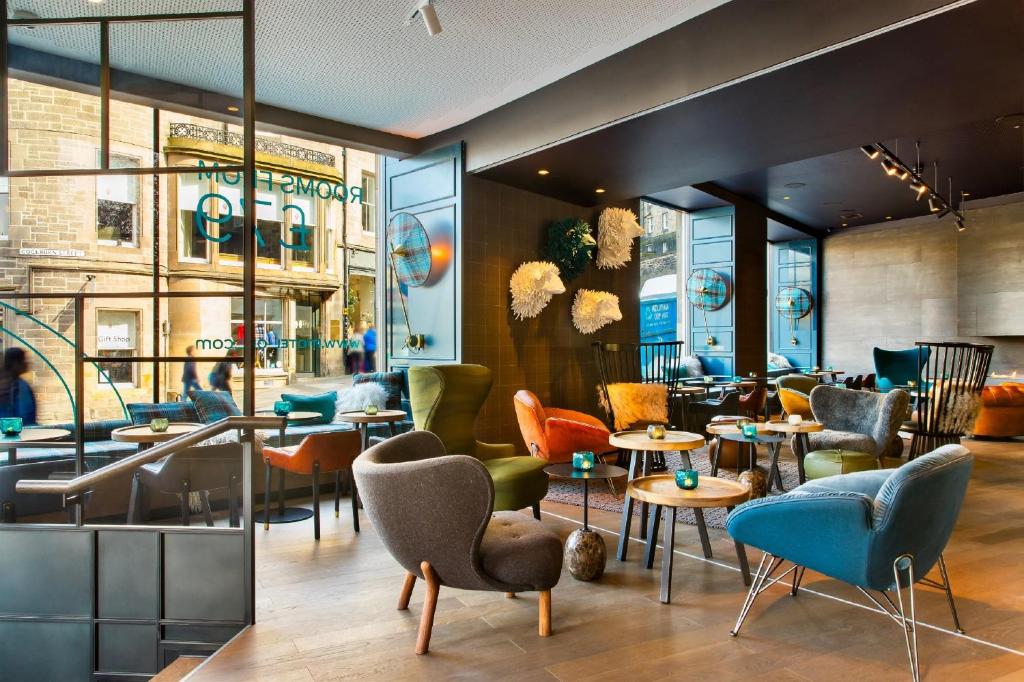 Posezení v ubytování Motel One Edinburgh-Royal