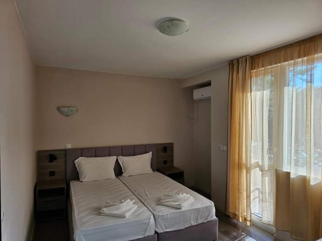 Postel nebo postele na pokoji v ubytování Lotos Apartments