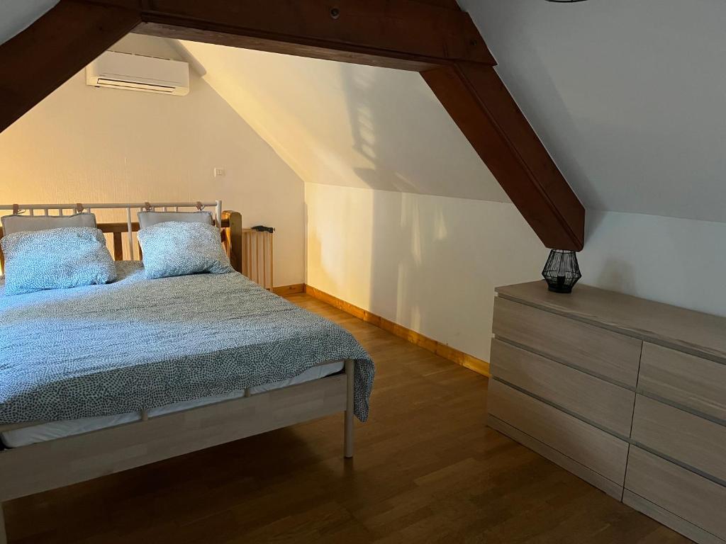 Postel nebo postele na pokoji v ubytov&aacute;n&iacute; maison Saint Berain sur Dheune