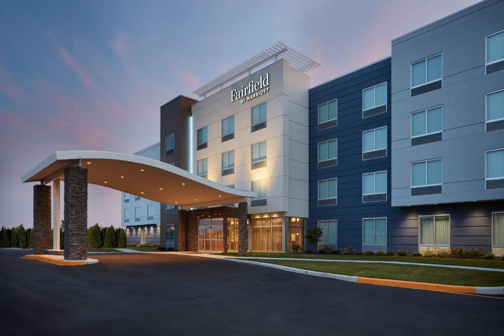 a rendering of the exterior of a hotel at Fairfield by Marriott Inn & Suites Middletown in Middletown