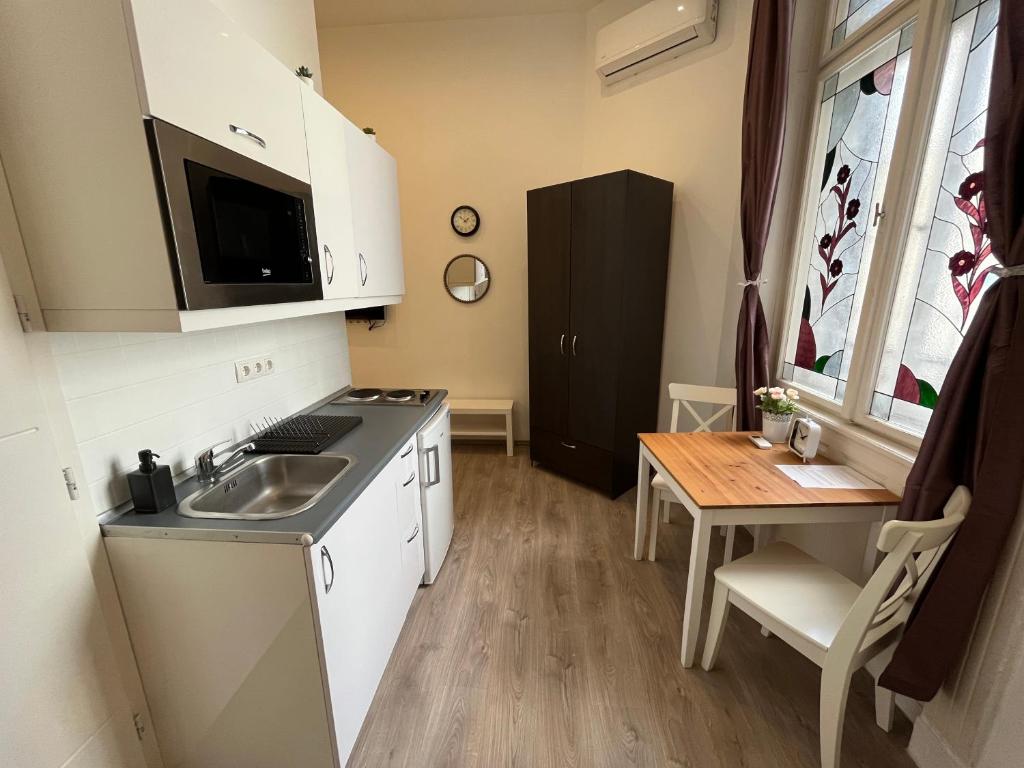 Kuchyň nebo kuchyňský kout v ubytování D58 Delux Apartments in the city center