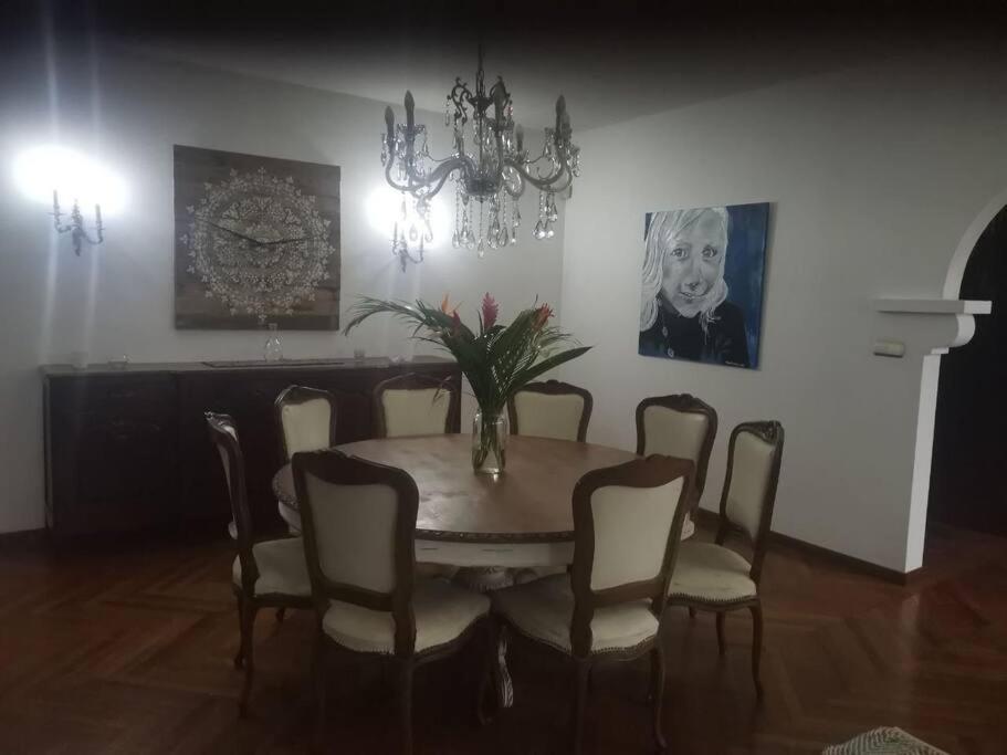 Posezení v ubytování Artists house Family unit