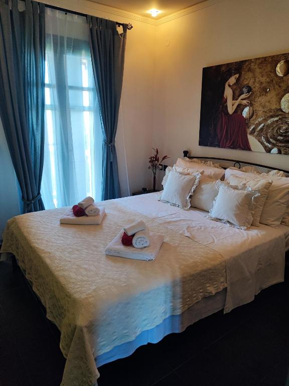 Posteľ alebo postele v izbe v ubytovaní HIsun 4 Seasons Seaside Luxurious Maisonette