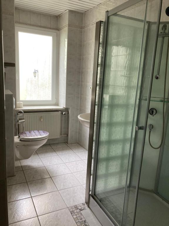 Ένα μπάνιο στο Monteurswohnung Place2stay in Großenhain