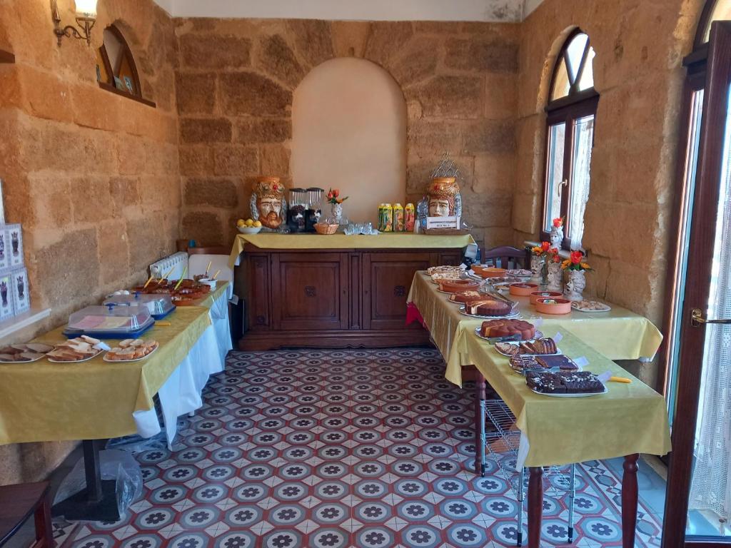 Jedlo v ubytovaní bed & breakfast alebo blízkom okolí