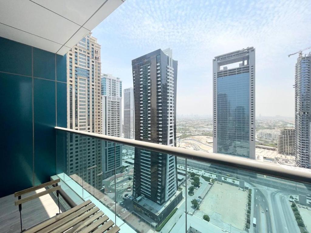 Fotografie z fotogalerie ubytování Brand New 1 Bedroom in Luxury MBL Residence in JLT v Dubaji