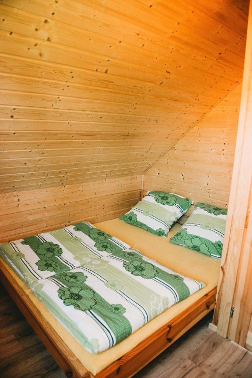 Postel nebo postele na pokoji v ubytování Domki U Edzia