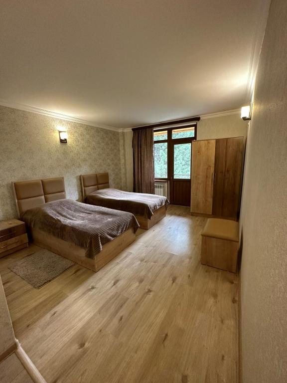 Postel nebo postele na pokoji v ubytování Sochiner Hotel