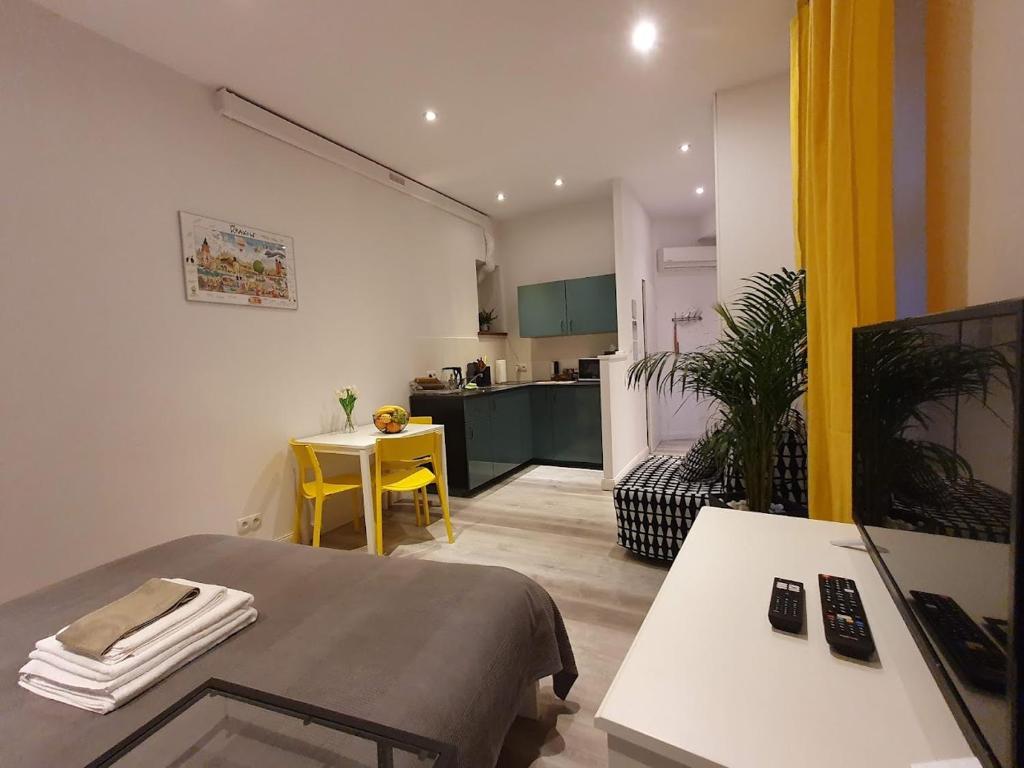 L-2 Kraków Center Studio O&P ApartFamily - 13