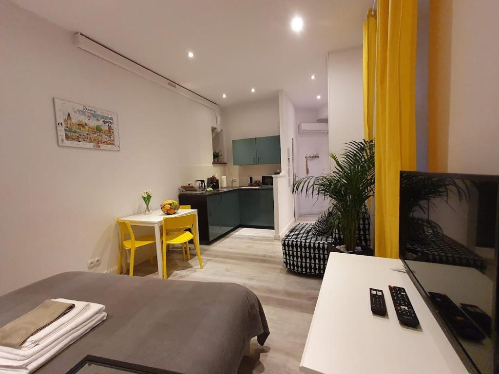 L-2 Kraków Center Studio O&P ApartFamily - 11