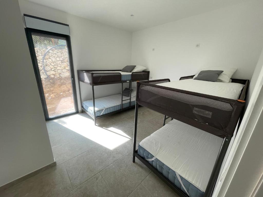 a room with two bunk beds and a window at Villa de standing in Calvi