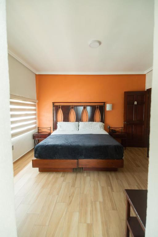Postel nebo postele na pokoji v ubytování Hotel Alcazar - Guadalajara Centro Historico