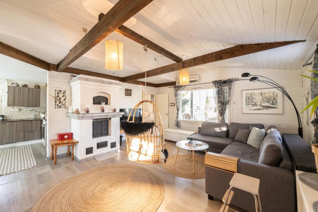Khu vực ghế ngồi tại Villa Einola- modern rivercottage