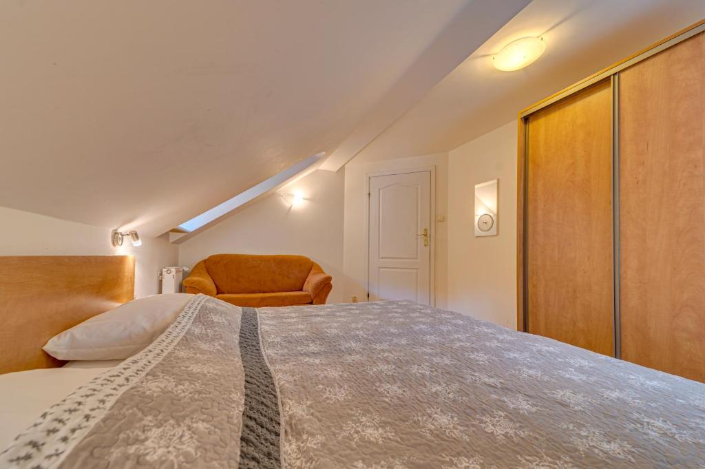 Postel nebo postele na pokoji v ubytování Apartamenty Krystyna
