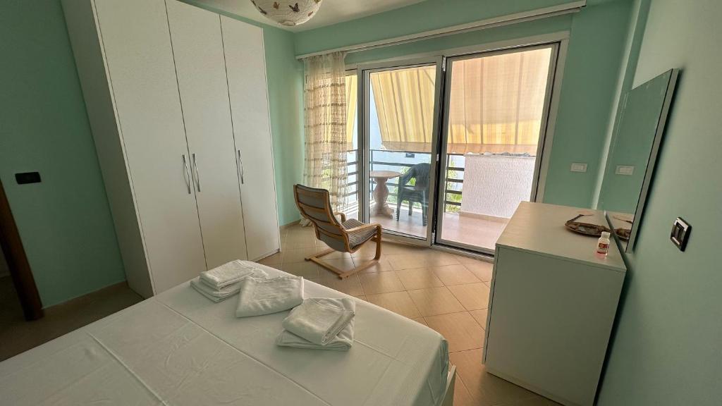 Lovely beach front apartment. - Imazhi 3