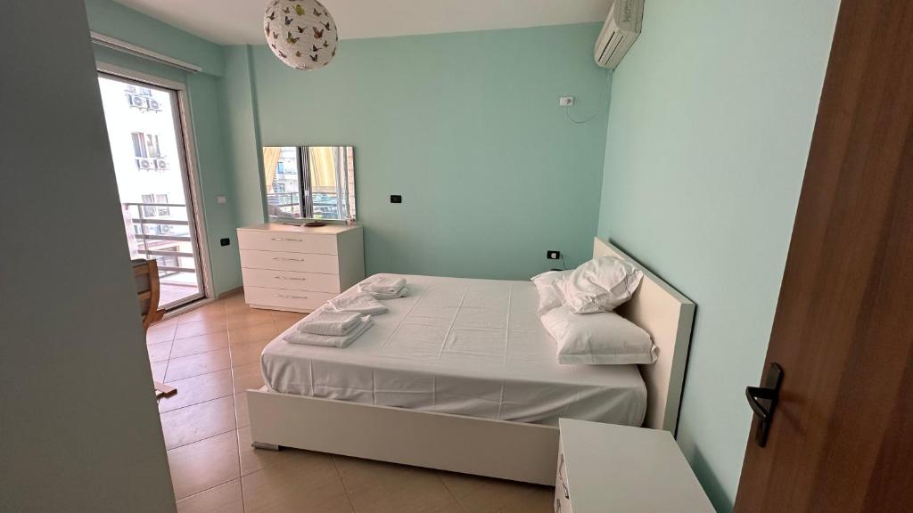 Lovely beach front apartment. - Imazhi 2