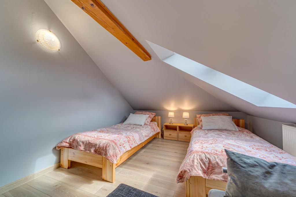 Postel nebo postele na pokoji v ubytování Apartamenty Krystyna