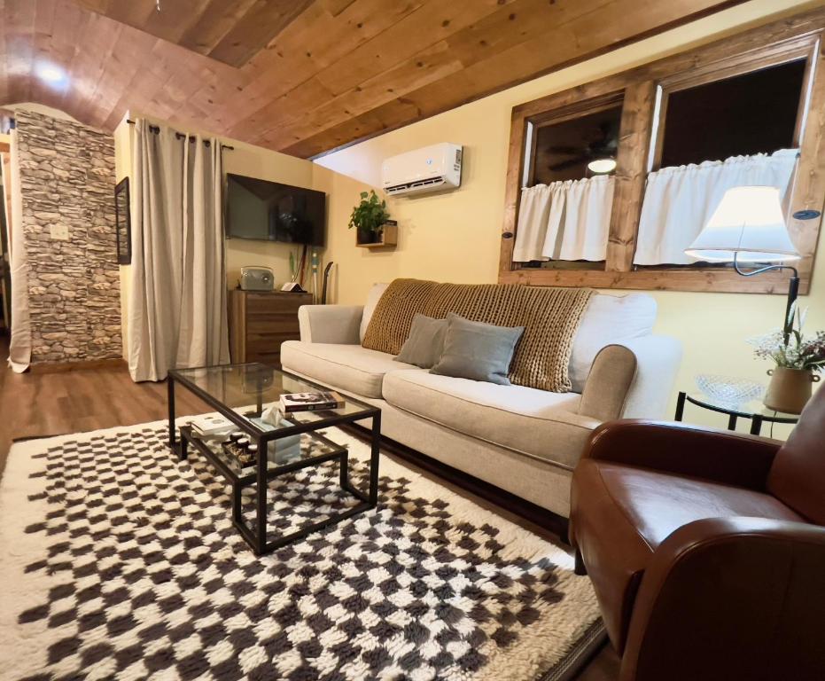 Dreamy Couples Cabin in the Shenandoah Forrest photo