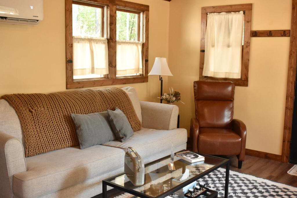 Dreamy Couples Cabin in the Shenandoah Forrest photo