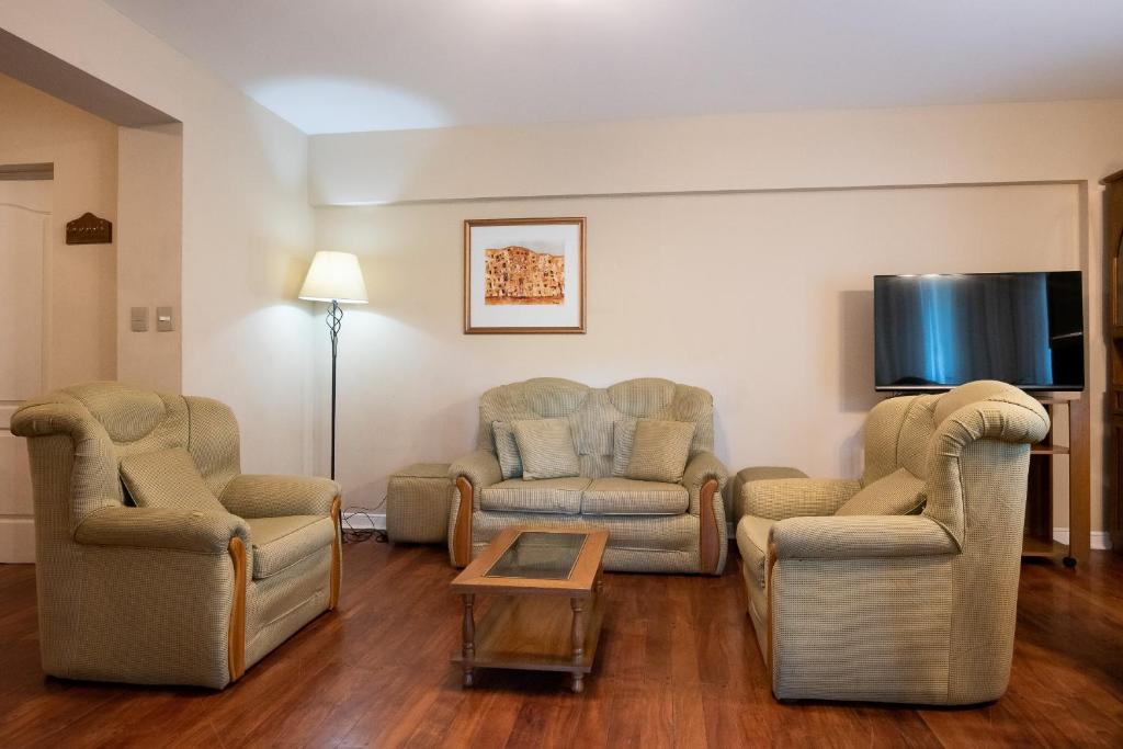 Millennium Inn Mendoza - Three-Bedroom Apartment