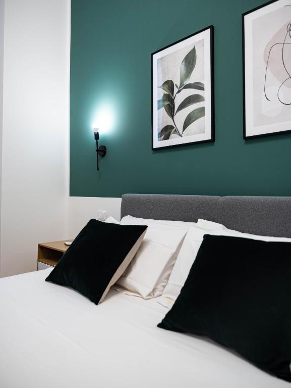 Postel nebo postele na pokoji v ubytování Moor Assarotti Suites - Genova City Center