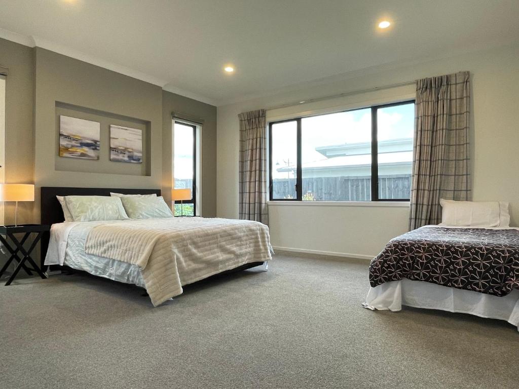 Modern,Spacious 5 bedroom house in north Hamilton - Resim 12