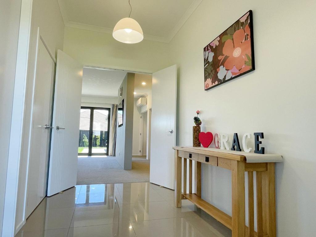 Modern,Spacious 5 bedroom house in north Hamilton - Resim 13