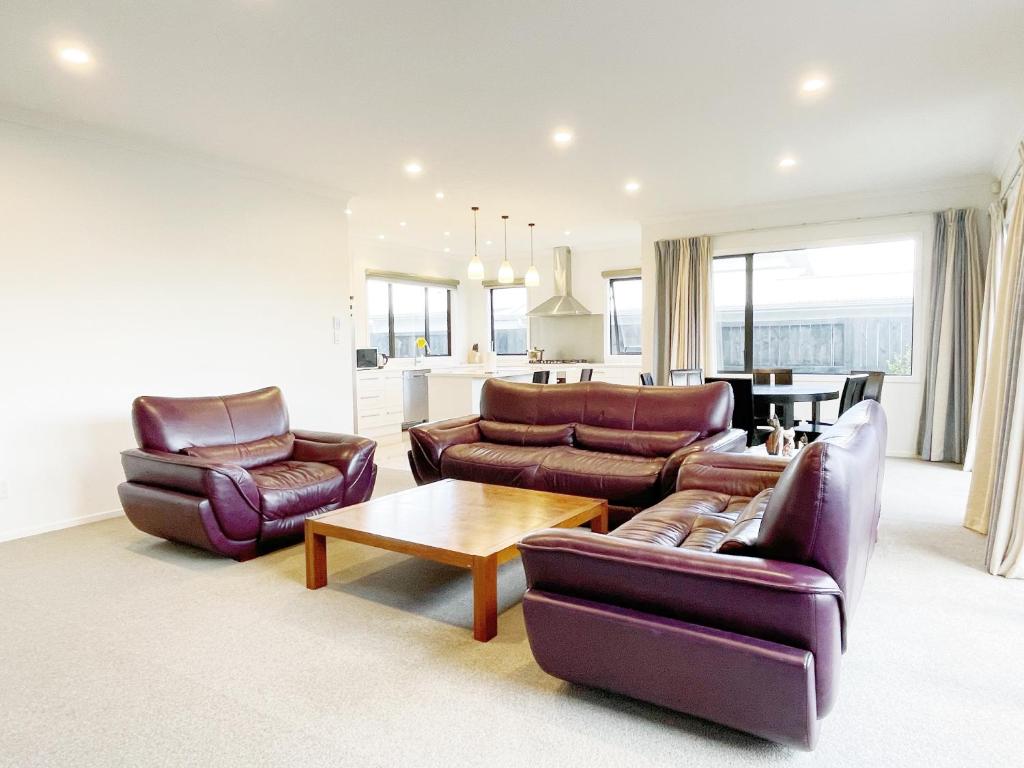 Modern,Spacious 5 bedroom house in north Hamilton - Resim 14