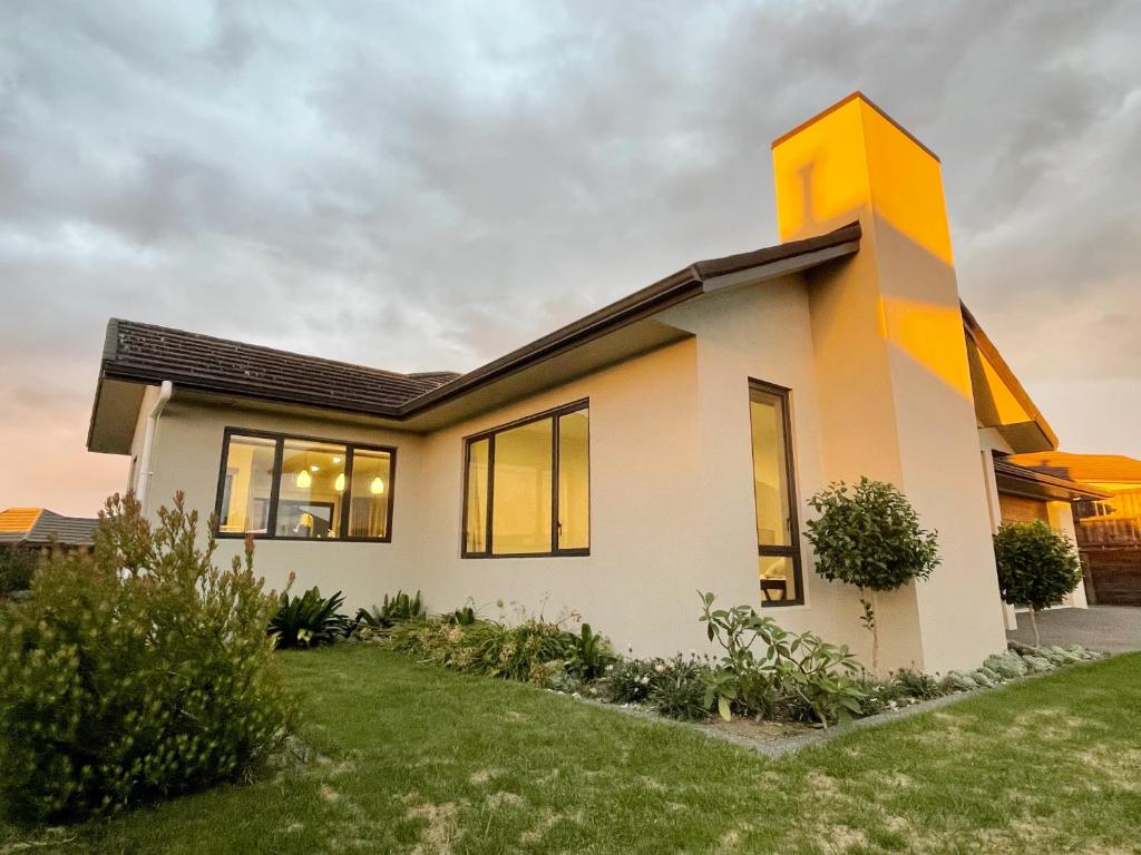 Modern,Spacious 5 bedroom house in north Hamilton - Resim 6